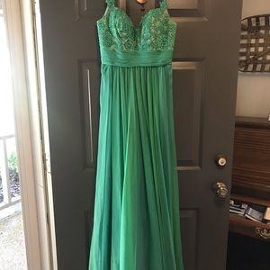 Emerald Green Sherri Hill prom dress